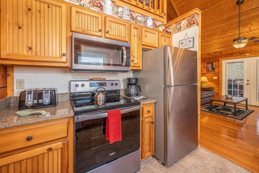 Over The Mountain - Smoky Mountain View Cabin セバービル エクステリア 写真