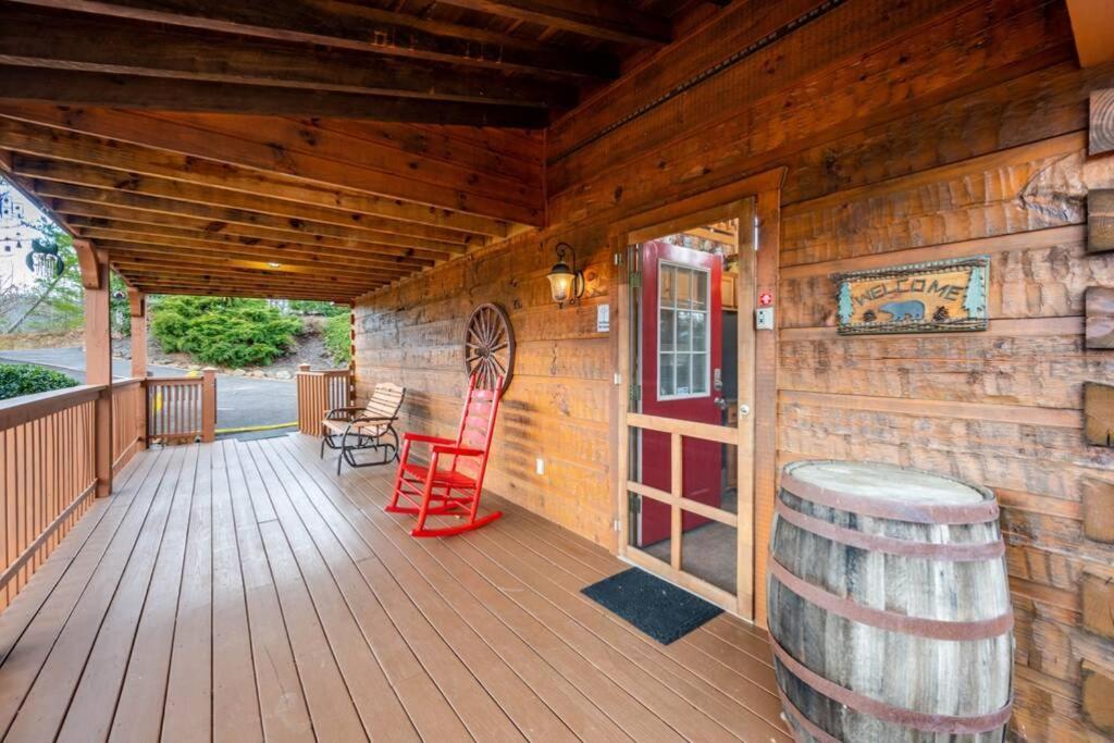 Over The Mountain - Smoky Mountain View Cabin セバービル エクステリア 写真