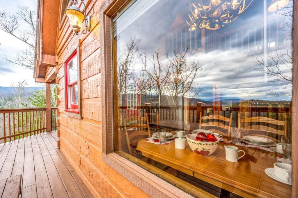 Over The Mountain - Smoky Mountain View Cabin セバービル エクステリア 写真