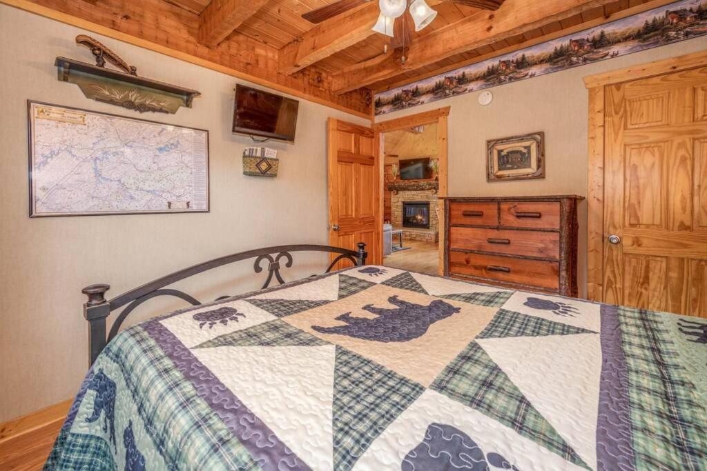 Over The Mountain - Smoky Mountain View Cabin セバービル エクステリア 写真