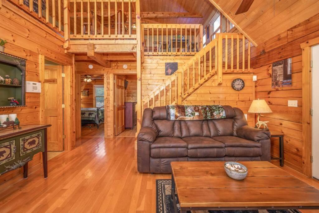 Over The Mountain - Smoky Mountain View Cabin セバービル エクステリア 写真