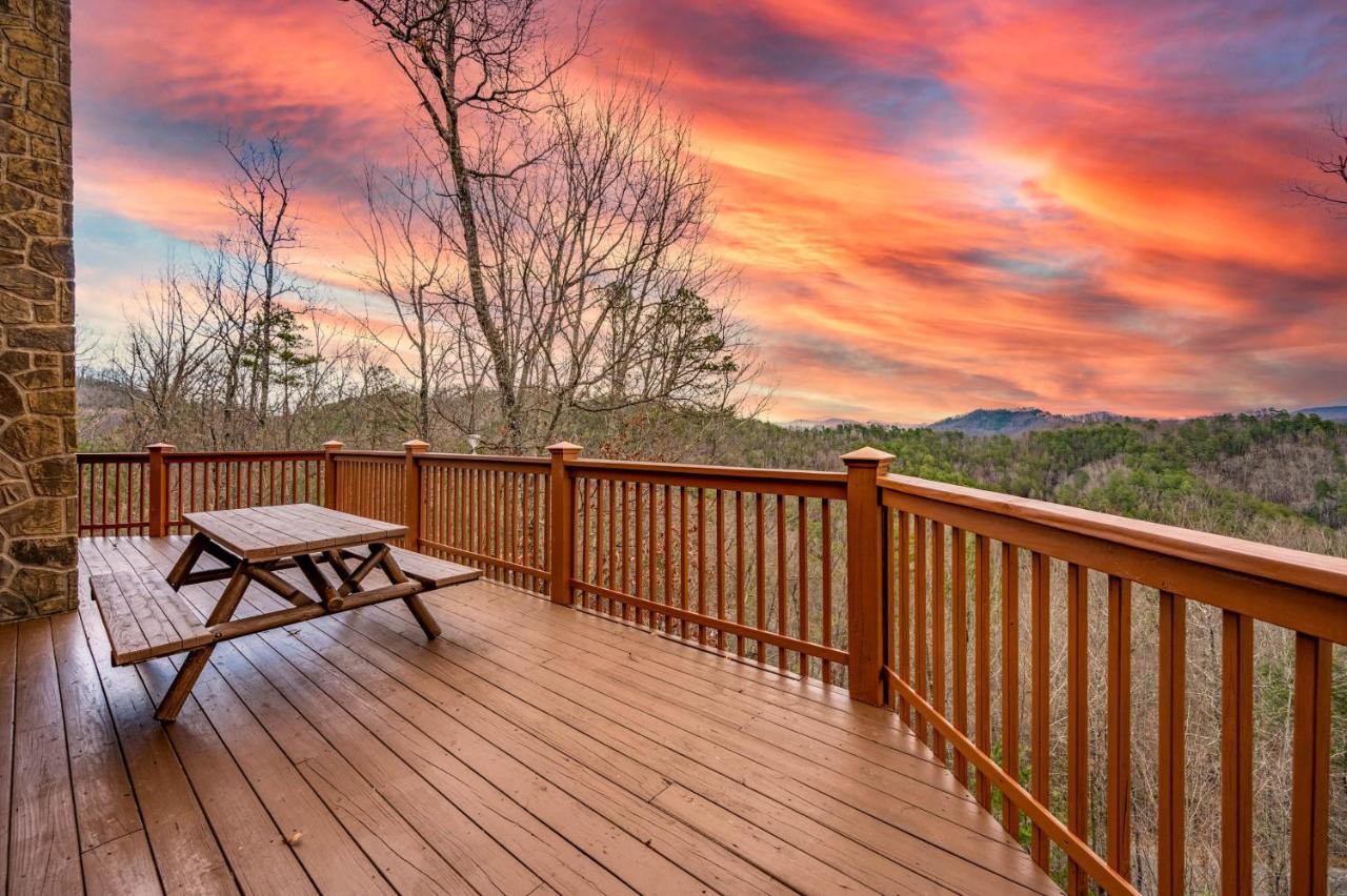 Over The Mountain - Smoky Mountain View Cabin セバービル エクステリア 写真