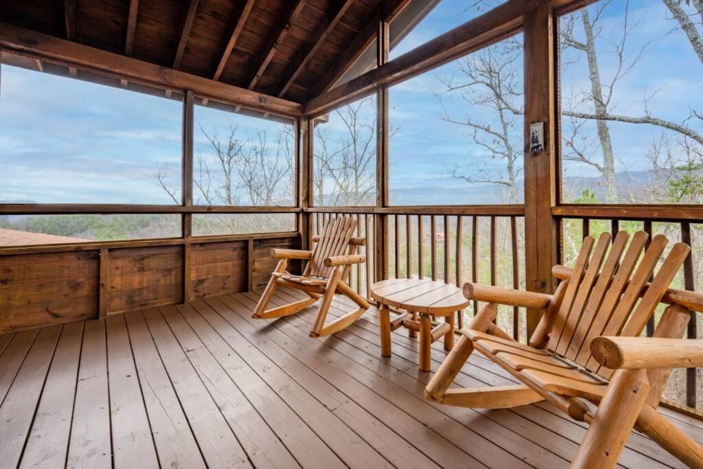 Over The Mountain - Smoky Mountain View Cabin セバービル エクステリア 写真