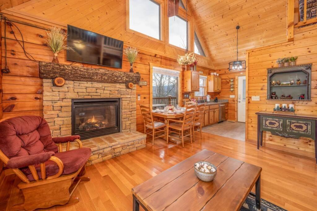 Over The Mountain - Smoky Mountain View Cabin セバービル エクステリア 写真