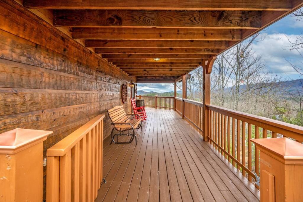 Over The Mountain - Smoky Mountain View Cabin セバービル エクステリア 写真